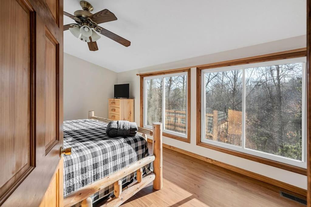 Dog Friendly! Views! Hot Tub! Close To Pf! Gsmnp 세비어빌 외부 사진