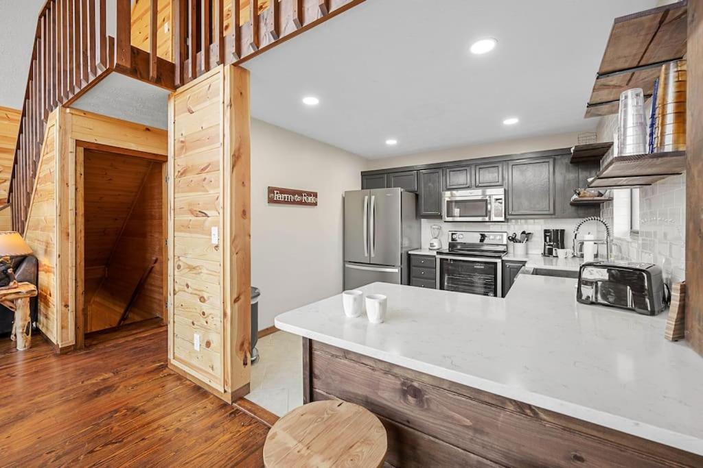 Dog Friendly! Views! Hot Tub! Close To Pf! Gsmnp 세비어빌 외부 사진