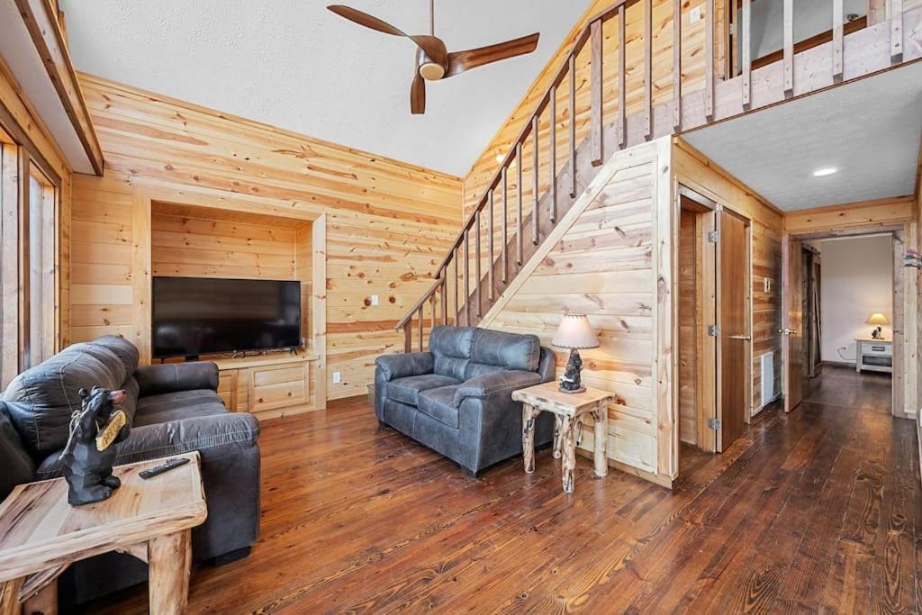 Dog Friendly! Views! Hot Tub! Close To Pf! Gsmnp 세비어빌 외부 사진